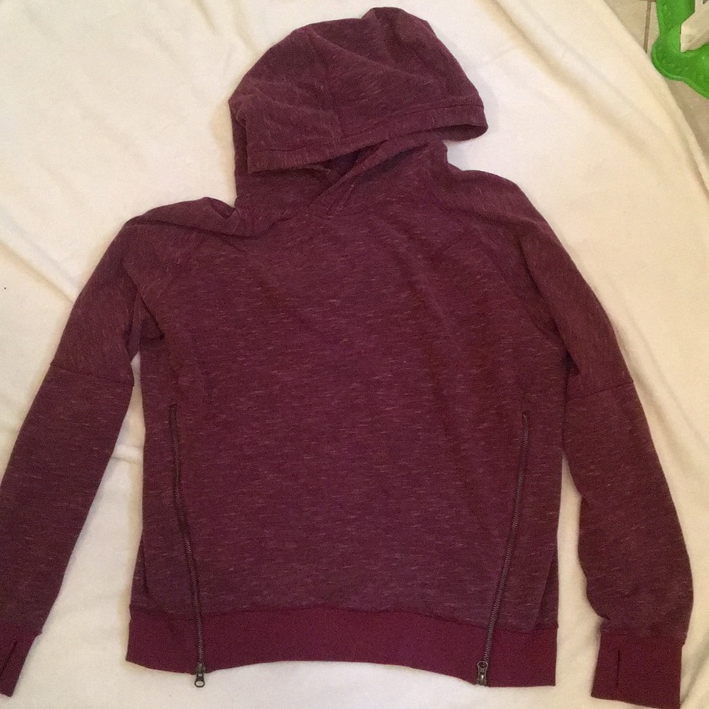 Lululemon women’s sweatshirt